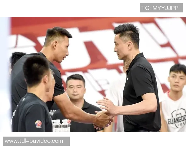 杜锋评价易建联：他站在那儿就是领袖，领航中国篮球的巨人之魂