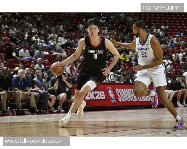 杨瀚森秀传球：弧顶单手抛球助飞队友的完美瞬间